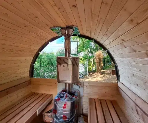 Der Einbau eines neuen Holzofens in die Fasssauna von Fasswohl