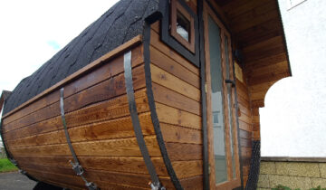 Was wiegt eine Fasssauna? | Gewichtsangaben und Einflussfaktoren