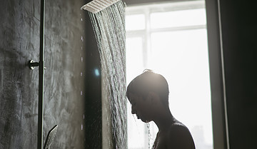 Warum nach der Sauna kalt duschen? Die Vorteile und Mythen erklärt